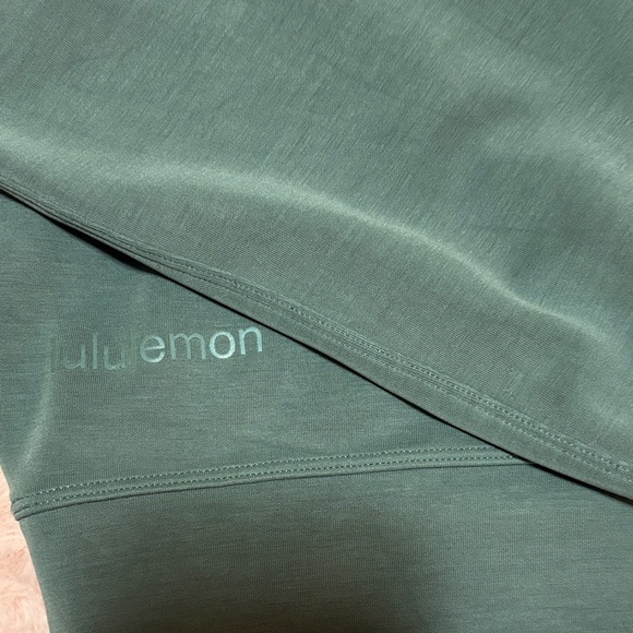 lululemon athletica green, soft stream Cropped Sweatshirt - Picture 2 of 3